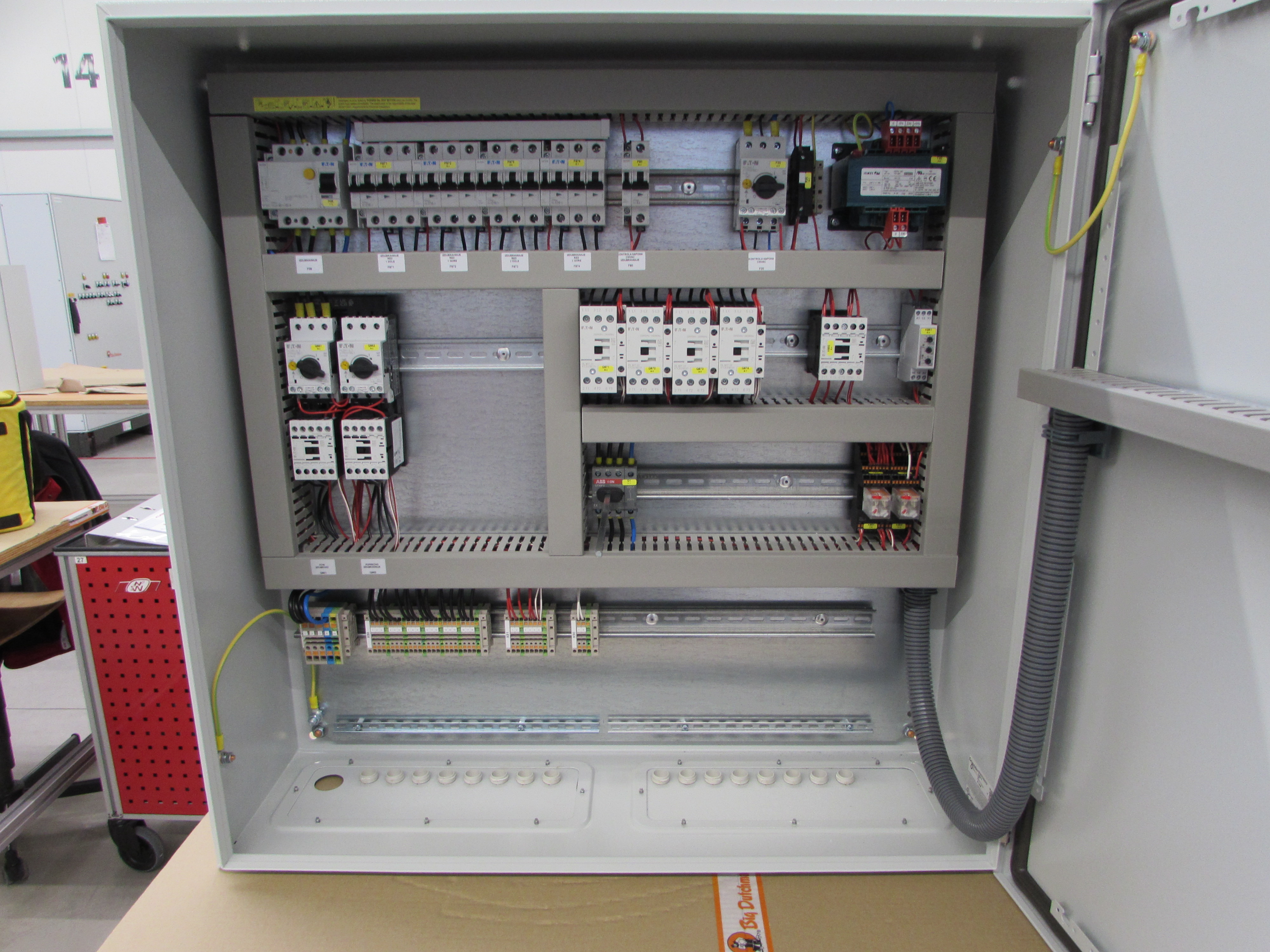 Control cabinet manure removal House 14